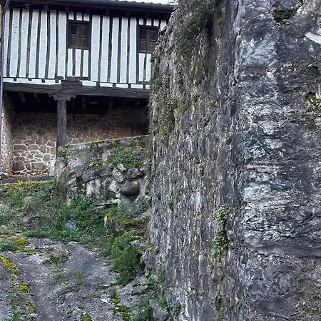 Historic Colonial Near The Coast Vakantiehuis