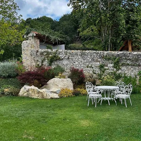 Historic Colonial Near The Coast Vakantiehuis *